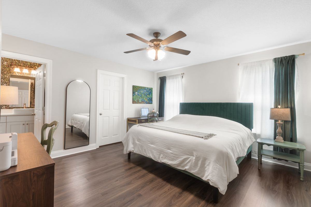 6042 Capitol Dr - Photo 3 of 4