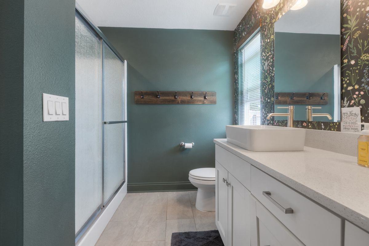 6042 Capitol Dr - Photo 4 of 4