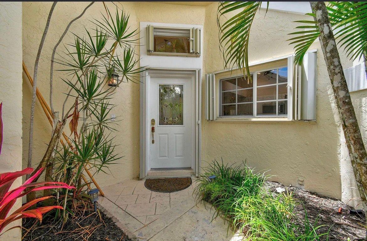 9293 Heathridge Dr - Photo 2 of 24