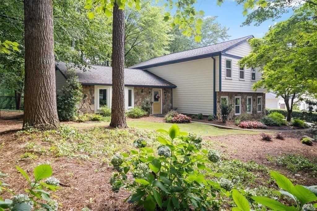 4989 Kings Wood Dr Ne - Photo 2 of 31