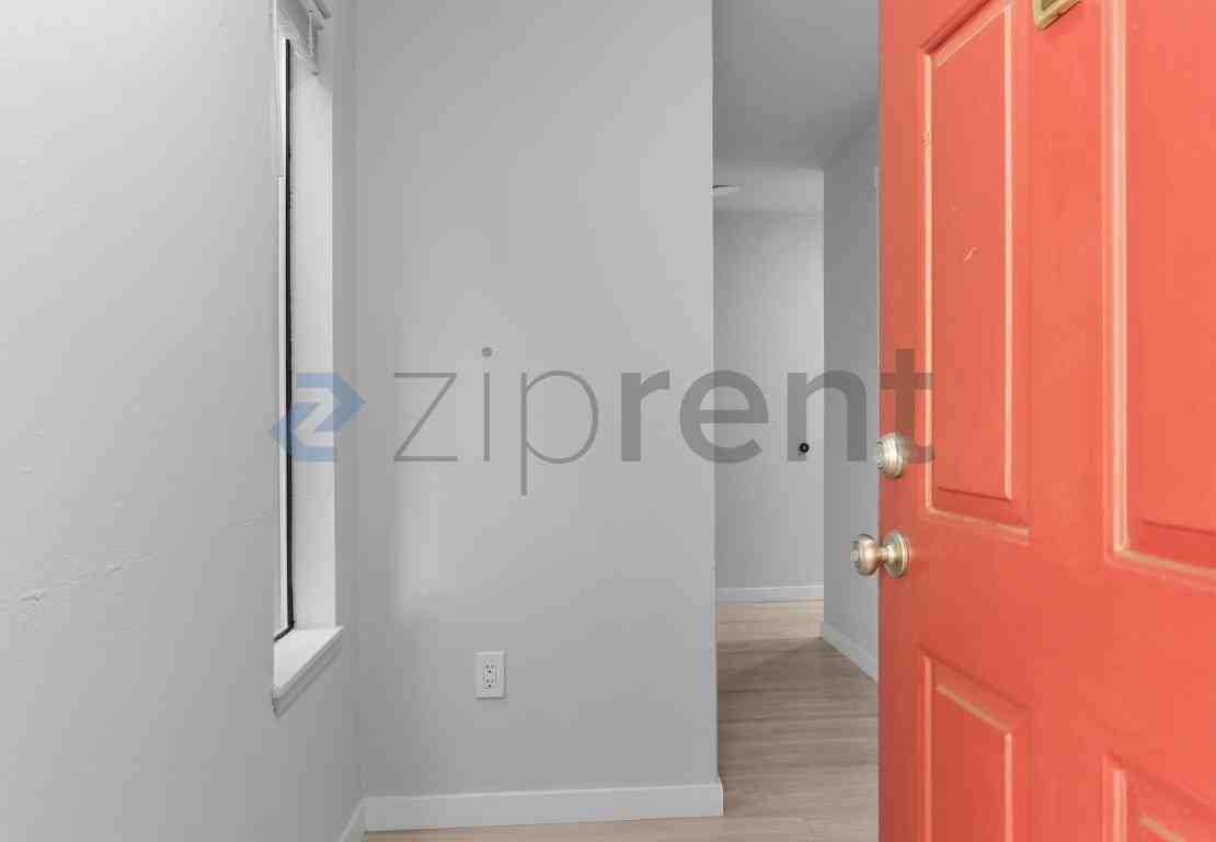1555 Union Ave Ne #B7 - Photo 4 of 21