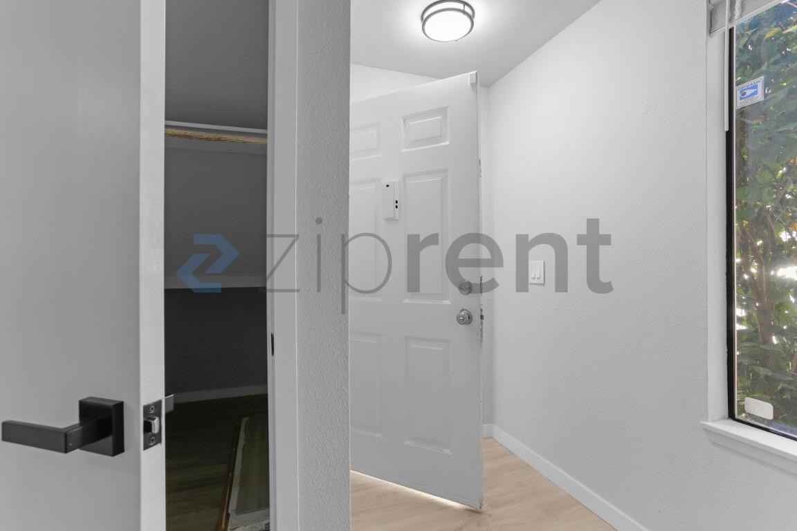 1555 Union Ave Ne #B7 - Photo 5 of 21