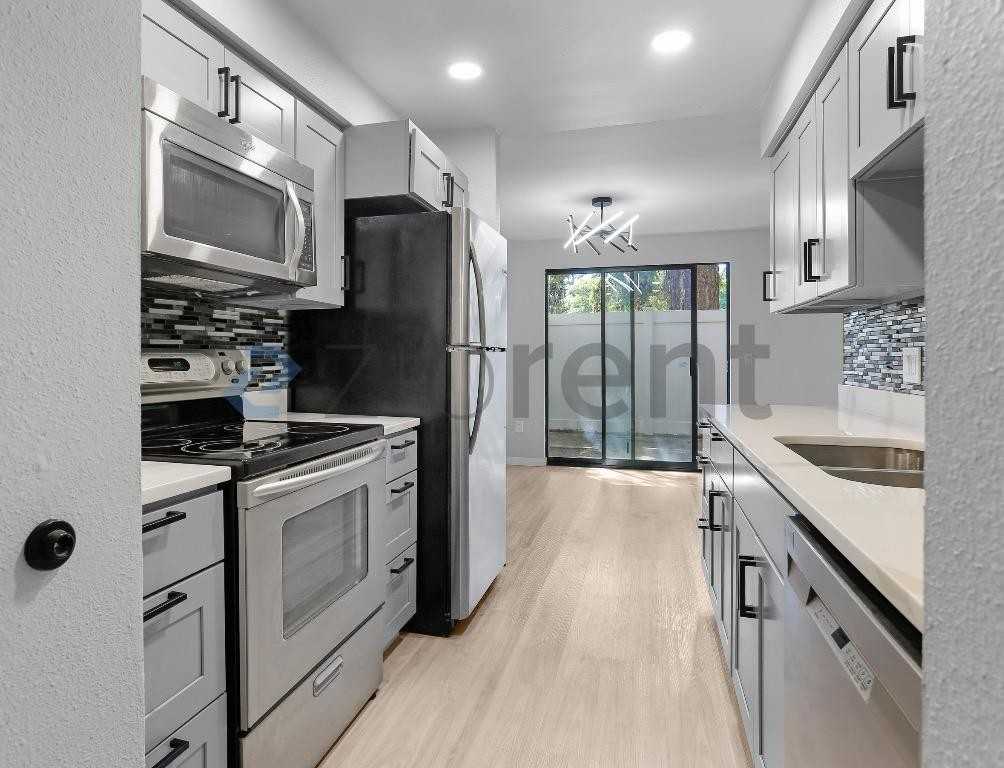 1555 Union Ave Ne #B7 - Photo 6 of 21