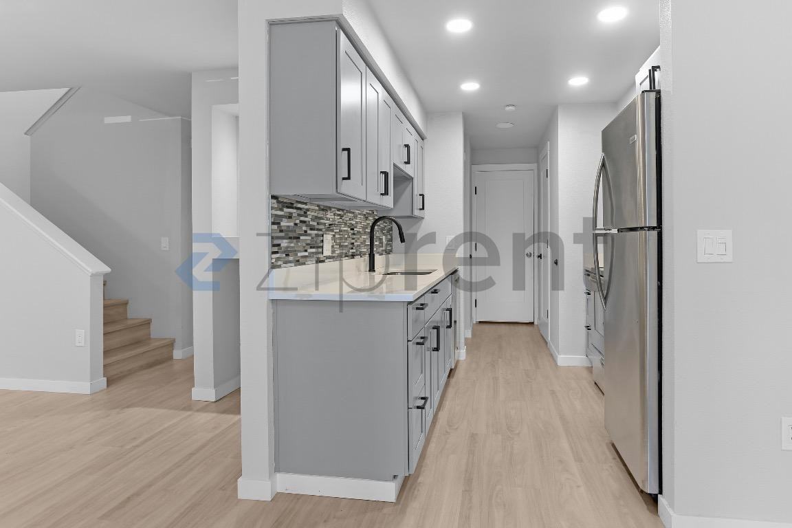 1555 Union Ave Ne #B7 - Photo 7 of 21
