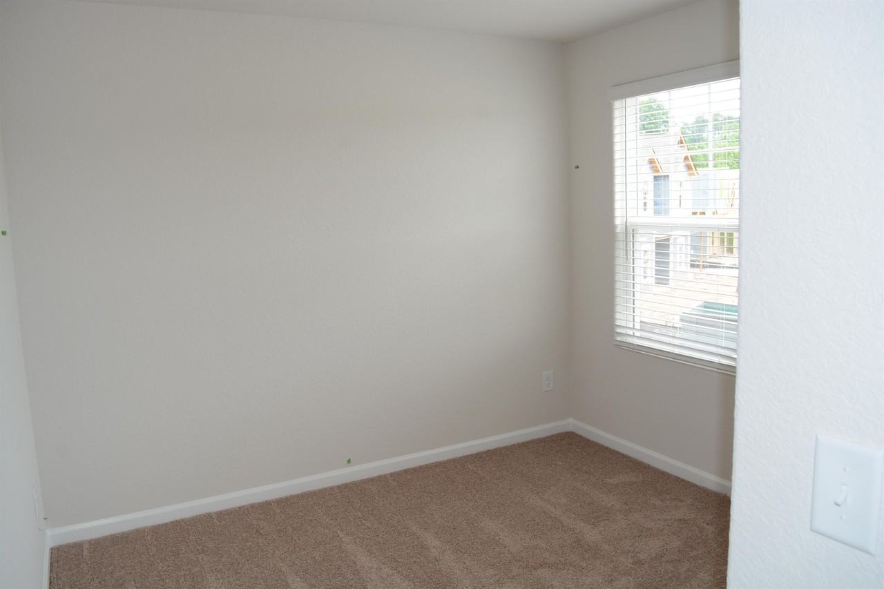 110 Chandler Ct #1 - Photo 3 of 10