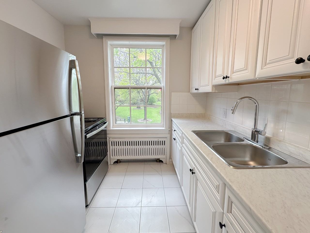 Crestview Apartments - Photo 4 of 15