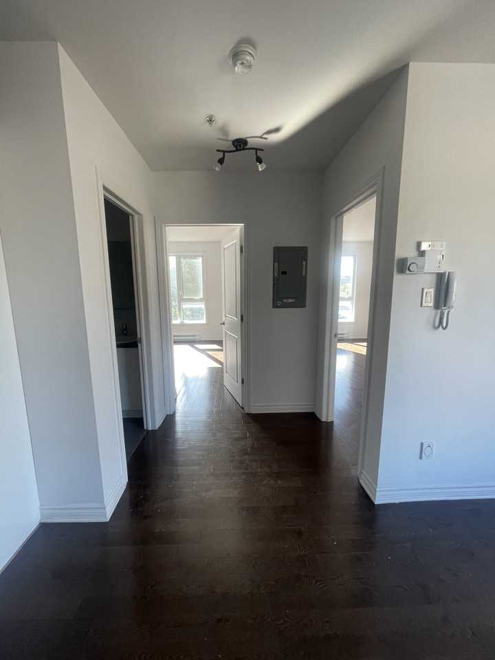 5285 Beaconsfield - Photo 3 of 11