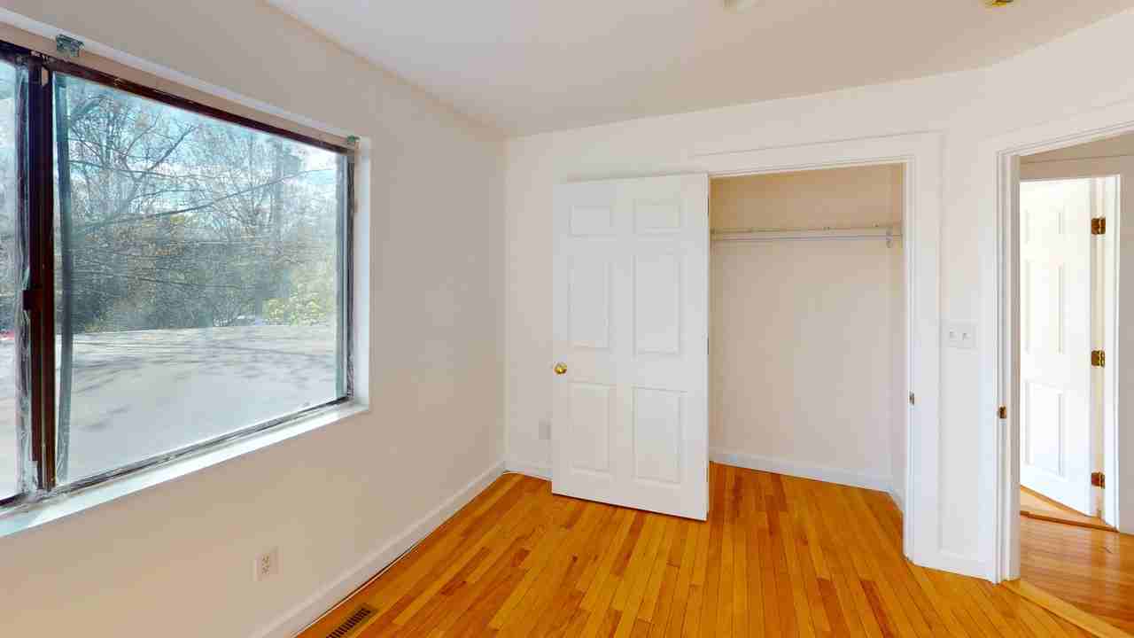 22-24 Broadlawn Park - Photo 3 of 31