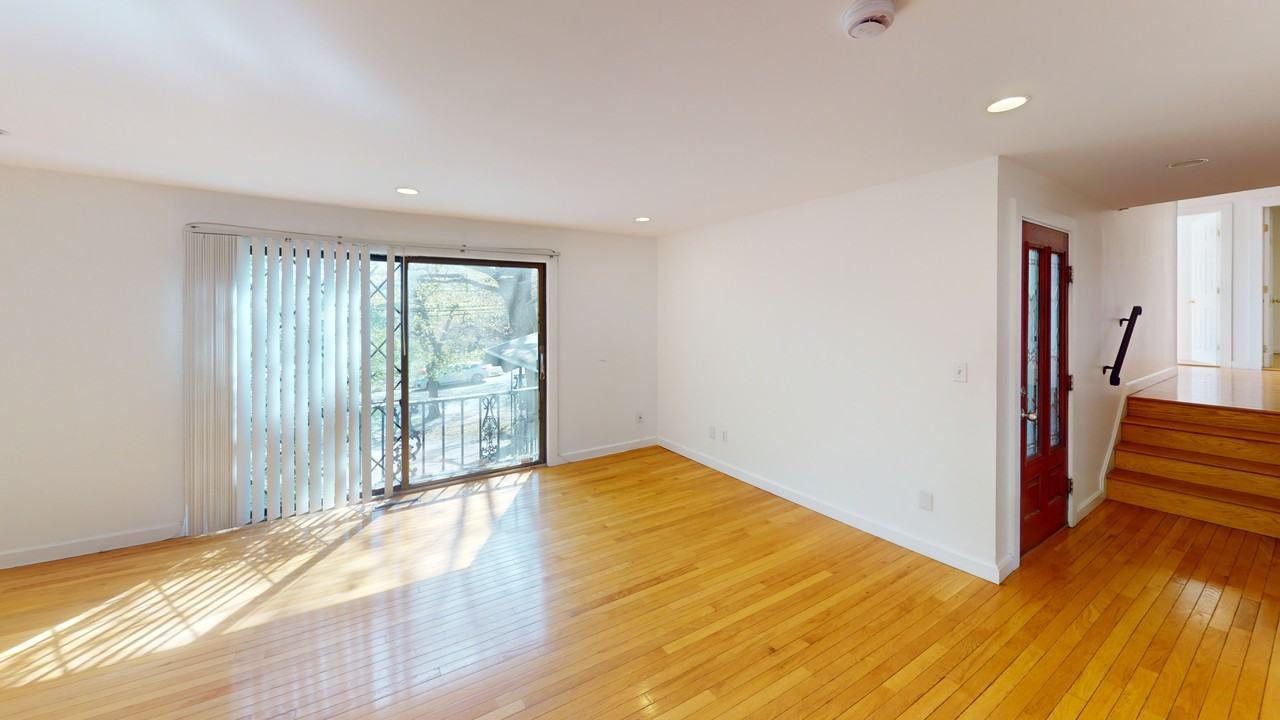 22-24 Broadlawn Park - Photo 6 of 31