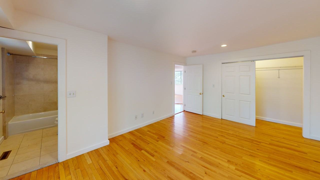 22-24 Broadlawn Park - Photo 7 of 31