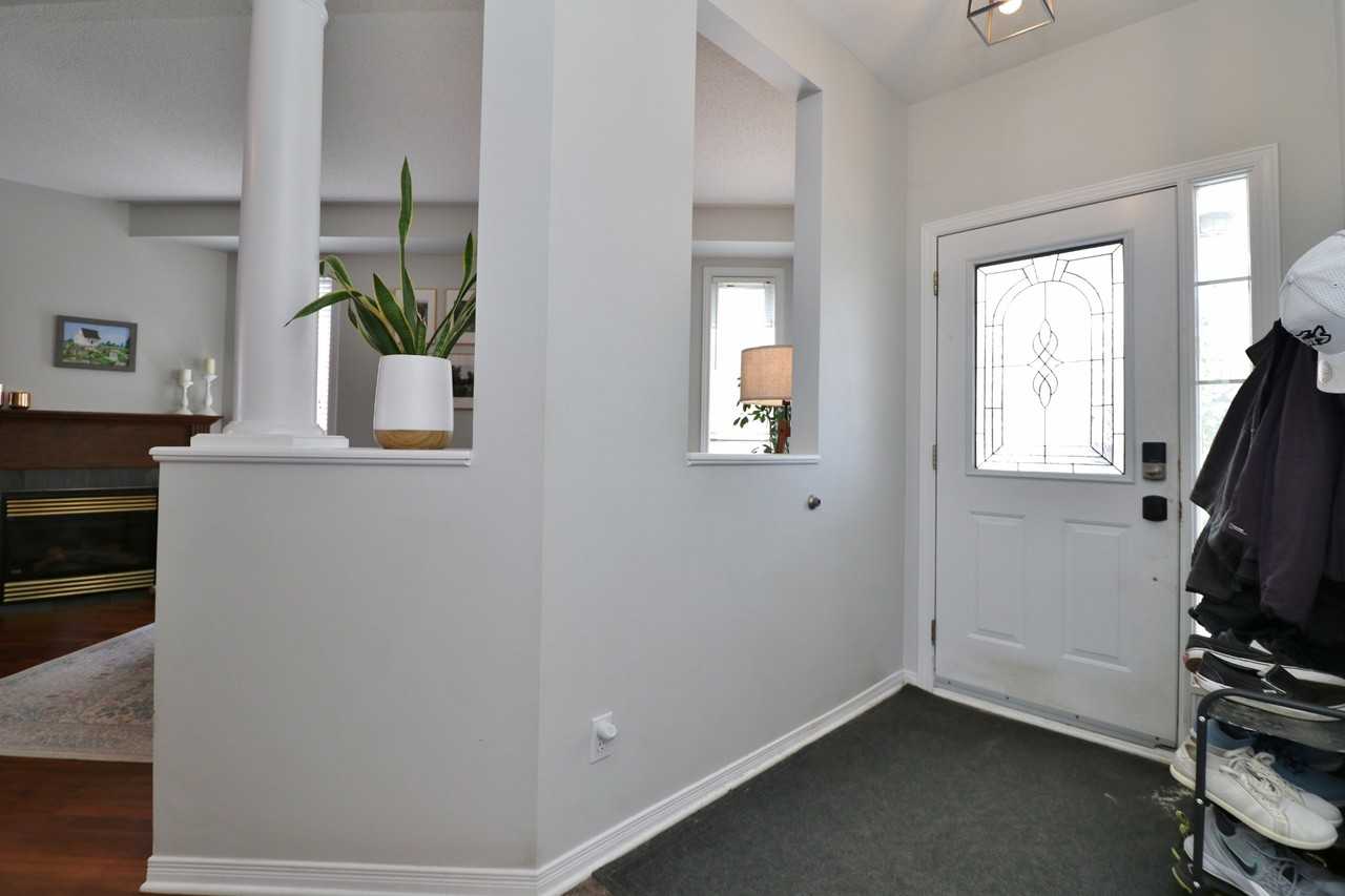 257 Rustic Hills Cres - Photo 3 of 46
