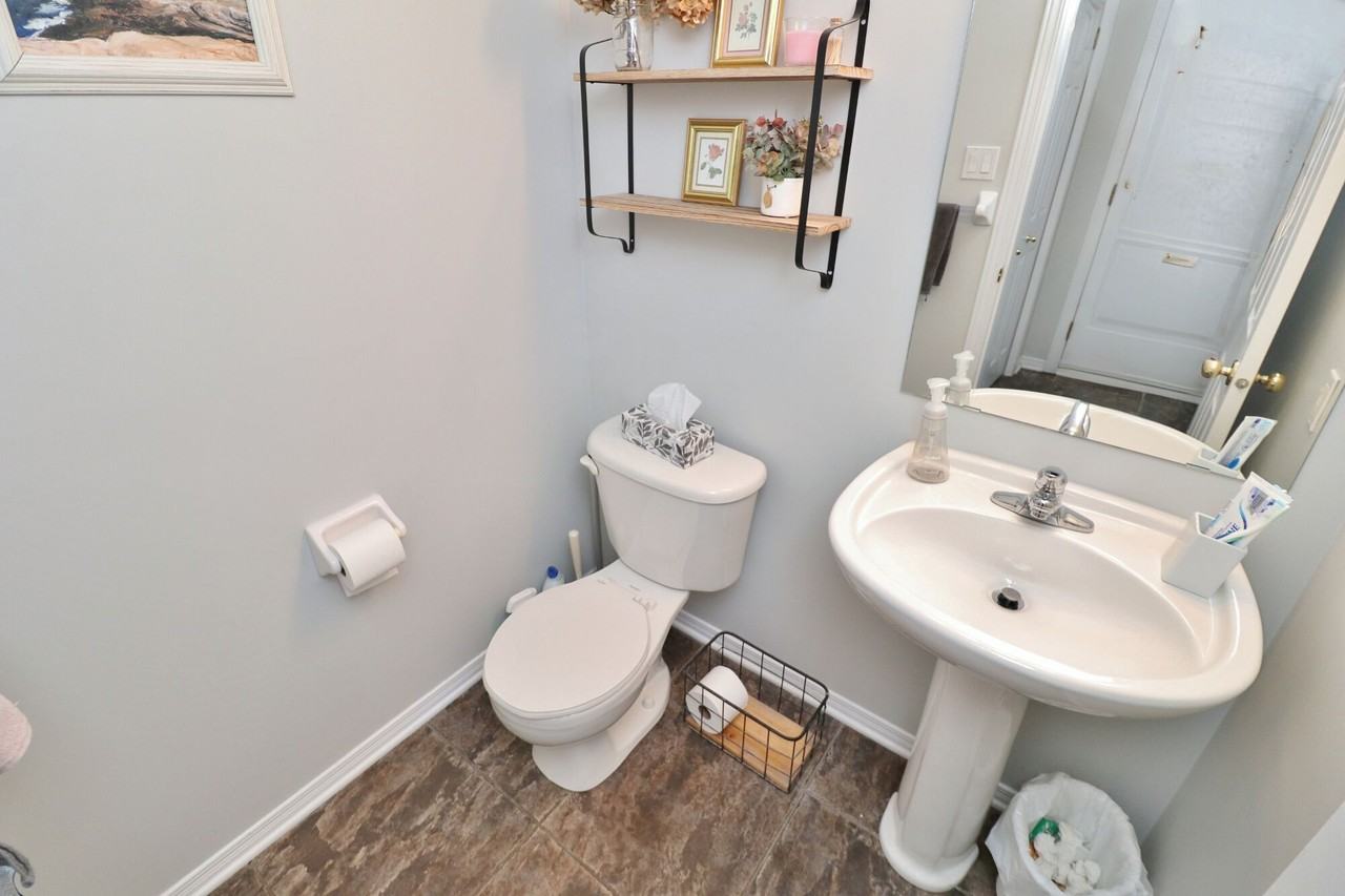 257 Rustic Hills Cres - Photo 5 of 46