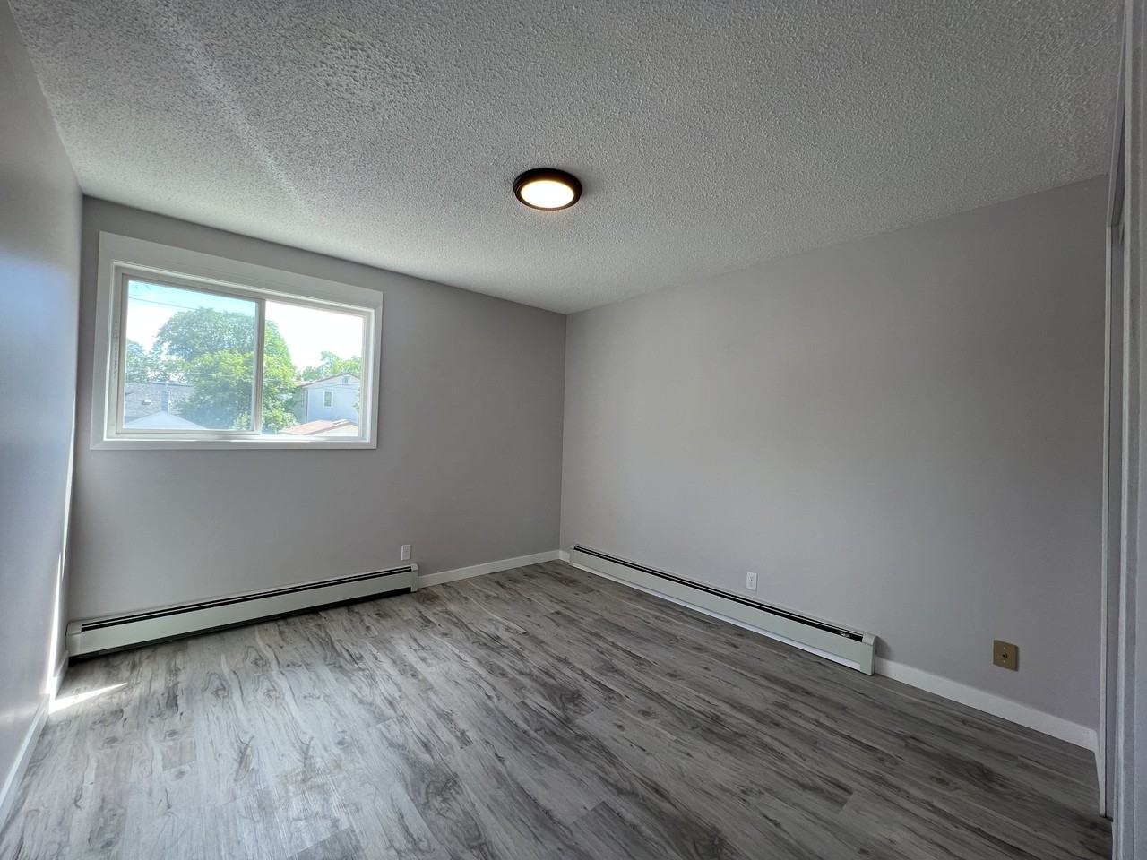 284 Notre Dame Street - Photo 3 of 9