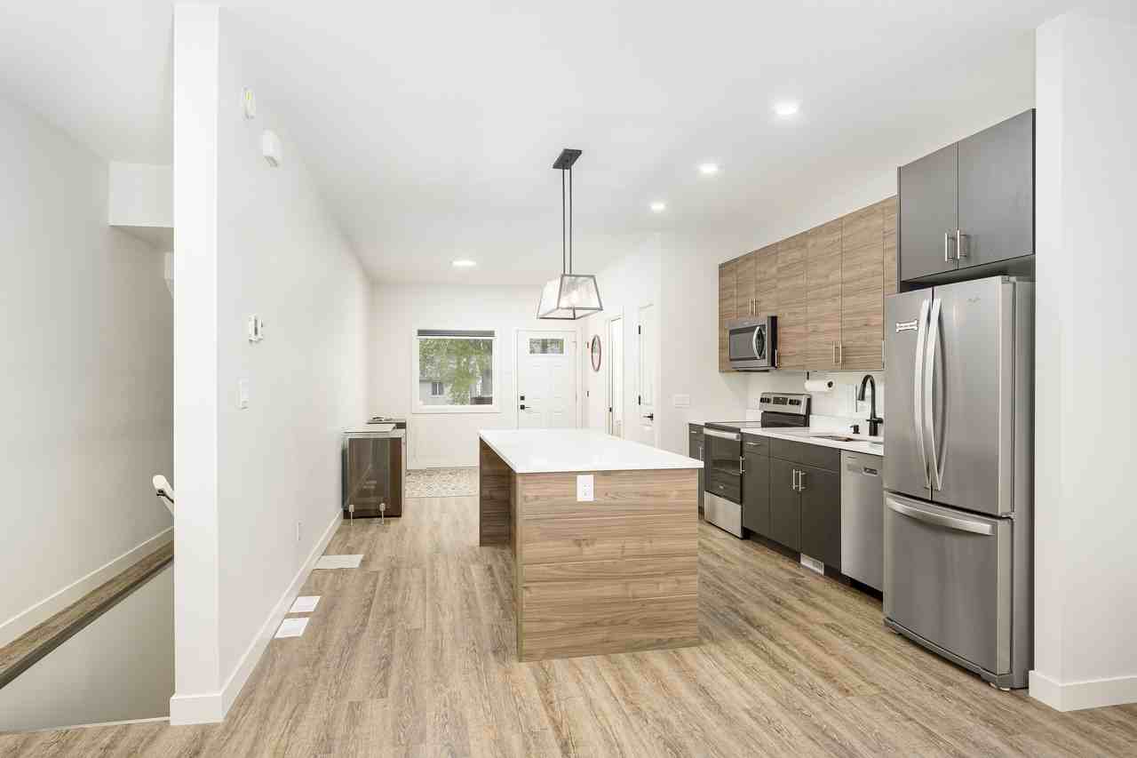 1034 Clarence Ave - Photo 2 of 23