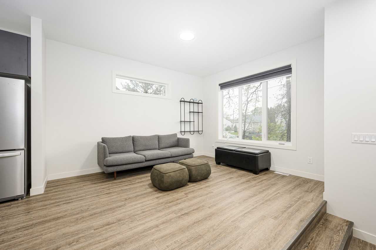 1034 Clarence Ave - Photo 6 of 23