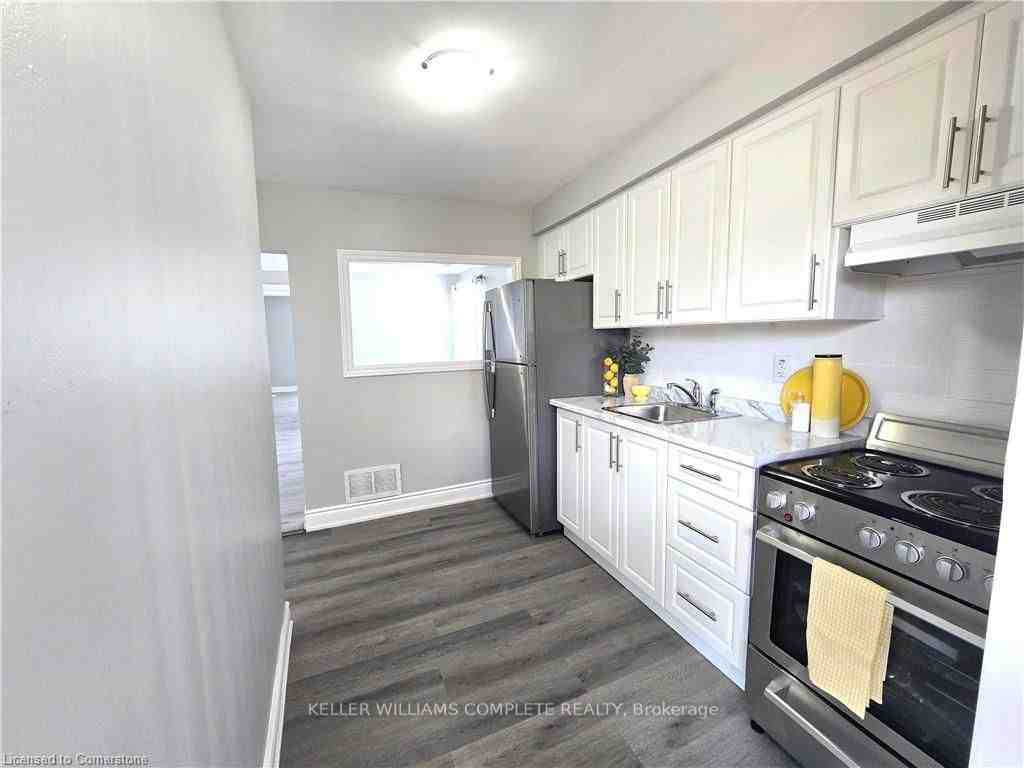 300 Balmoral Ave N - Photo 4 of 15