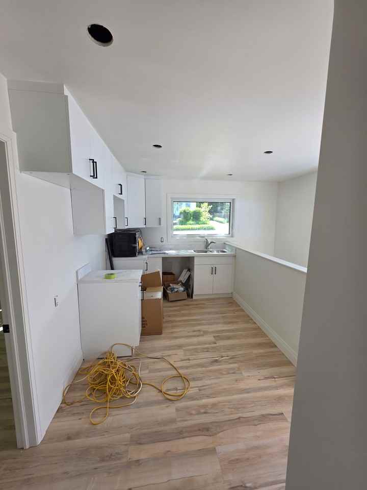567 Woolwich St - Photo 2 of 9
