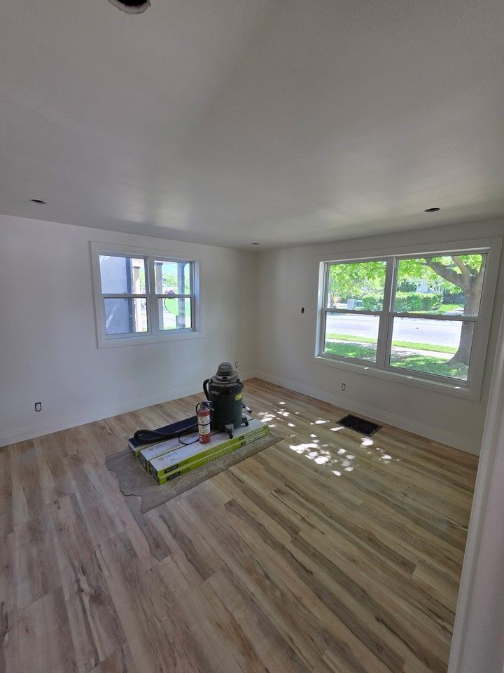 567 Woolwich St - Photo 5 of 9