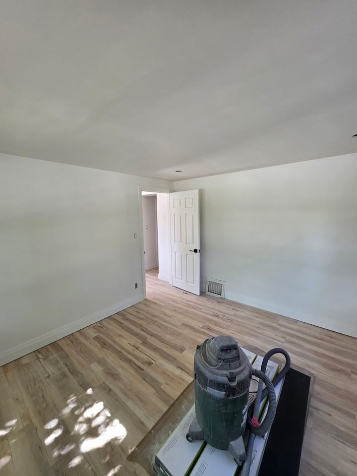 567 Woolwich St - Photo 6 of 9
