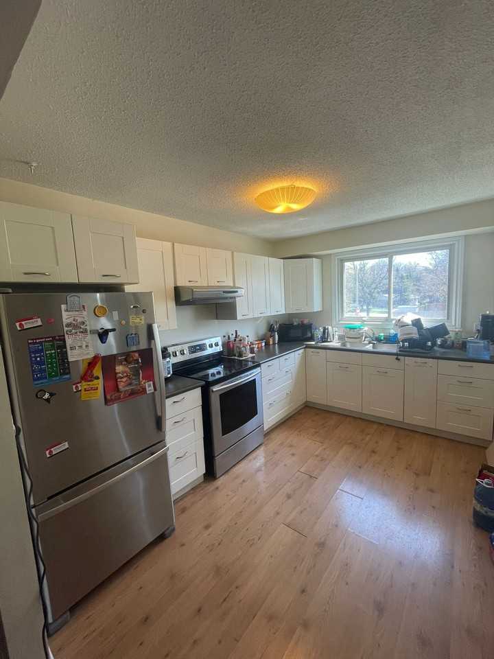 126 Conroy Crescent - Photo 2 of 12