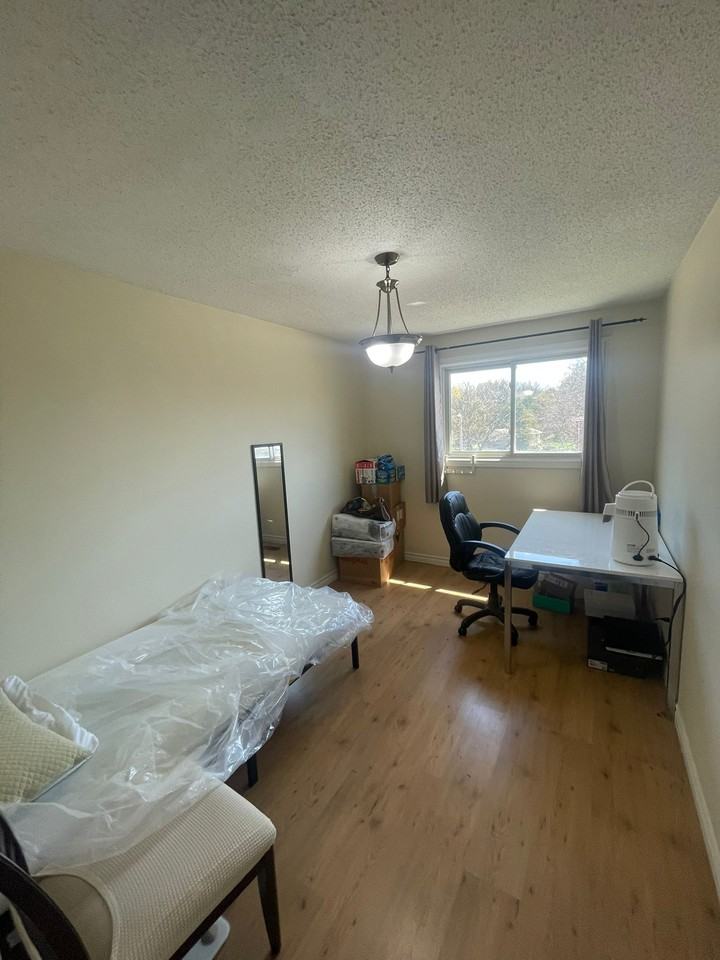 126 Conroy Crescent - Photo 7 of 12