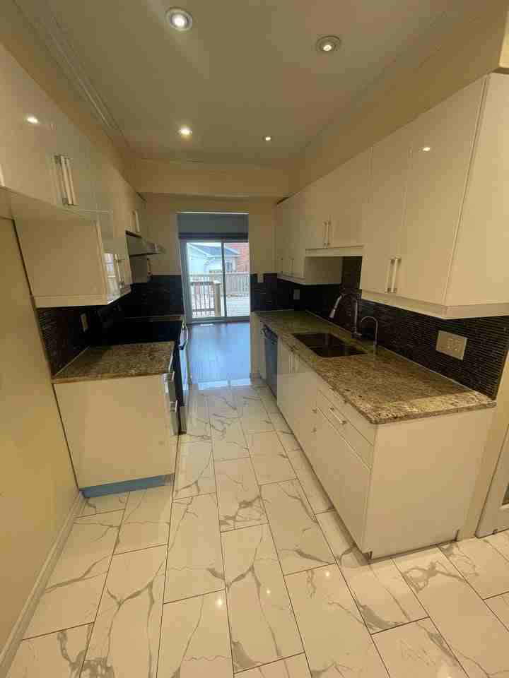 407 Keats Way - Photo 2 of 8
