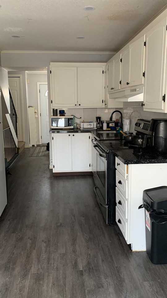 121 University Ave E - Photo 4 of 11