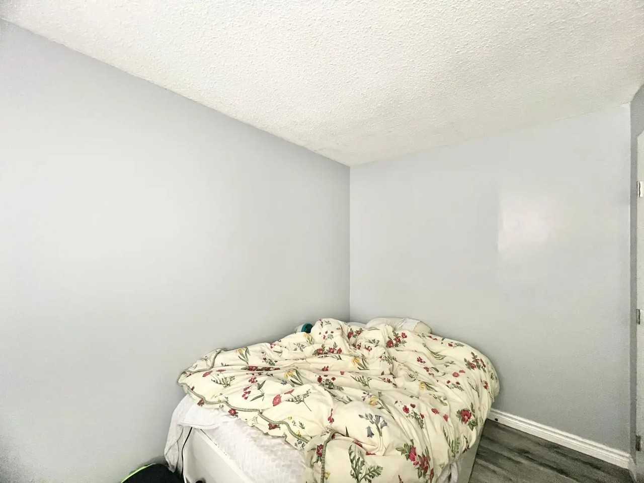 318 Erb St W - Photo 5 of 11