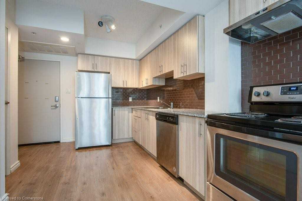 275 Larch St - Photo 5 of 16
