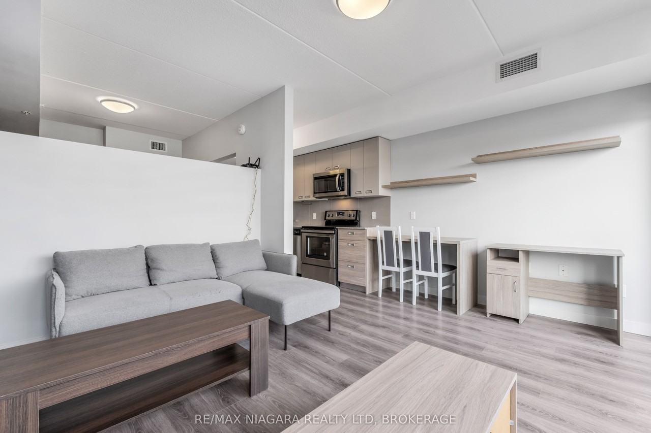 308 Lester Street - Photo 6 of 19