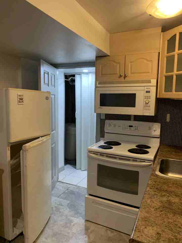 1003 Elgin St - Photo 2 of 16