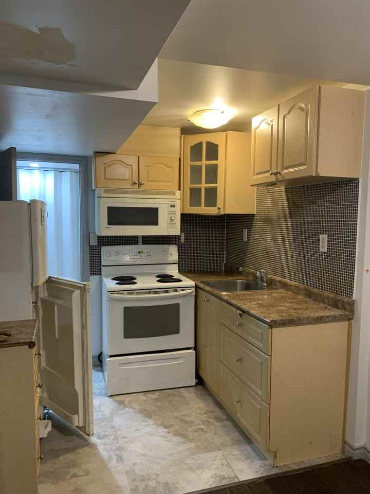 1003 Elgin St - Photo 3 of 16