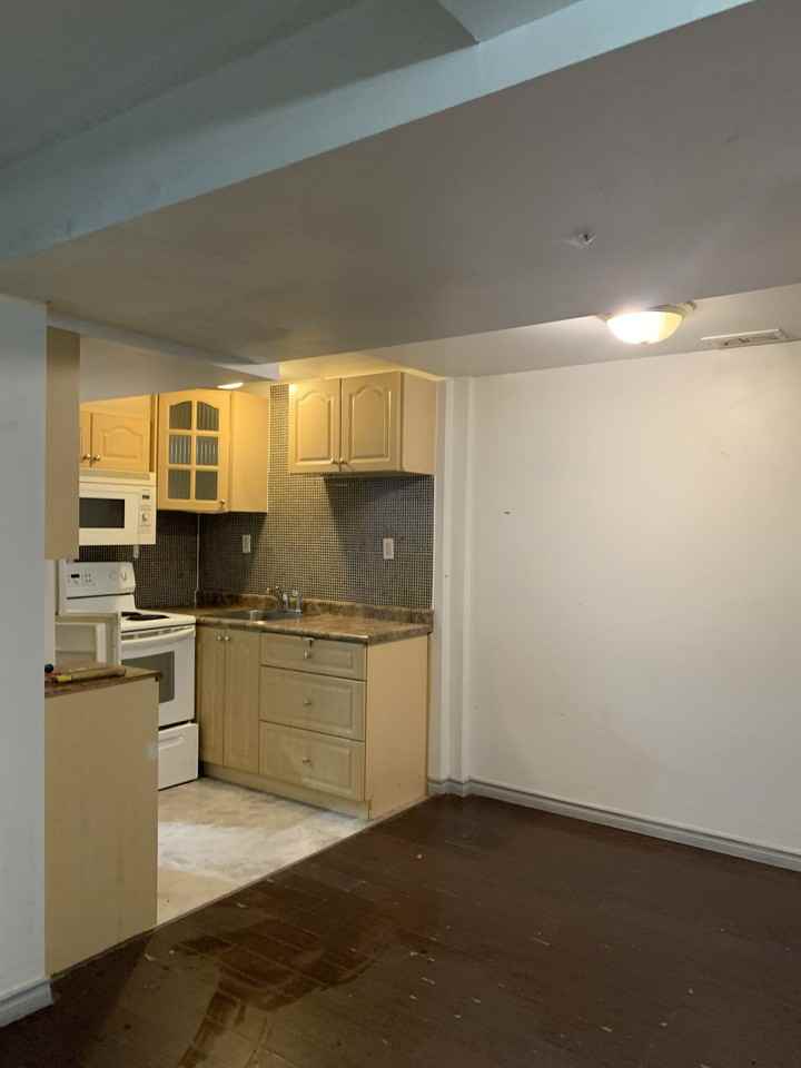 1003 Elgin St - Photo 5 of 16