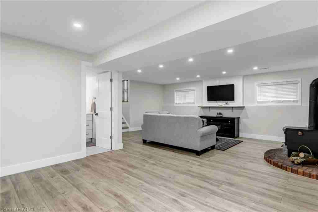 49 Shaftsbury Dr - Photo 7 of 17
