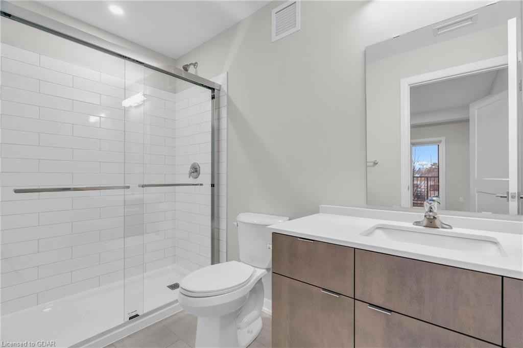 708 Woolwich St - Photo 4 of 9