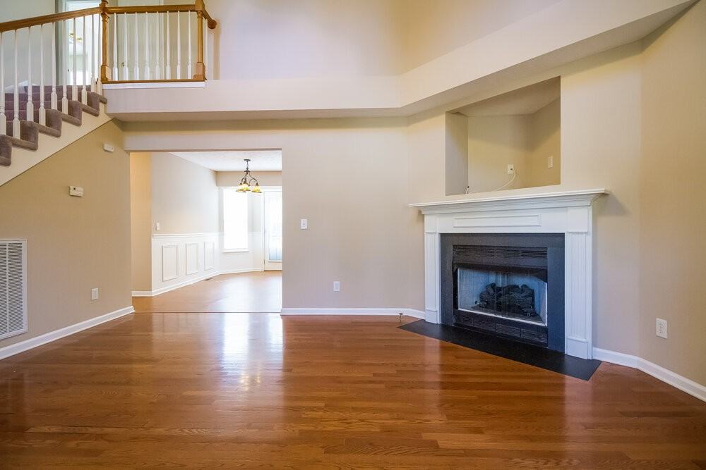 704 Parrish Pt - Photo 2 of 15