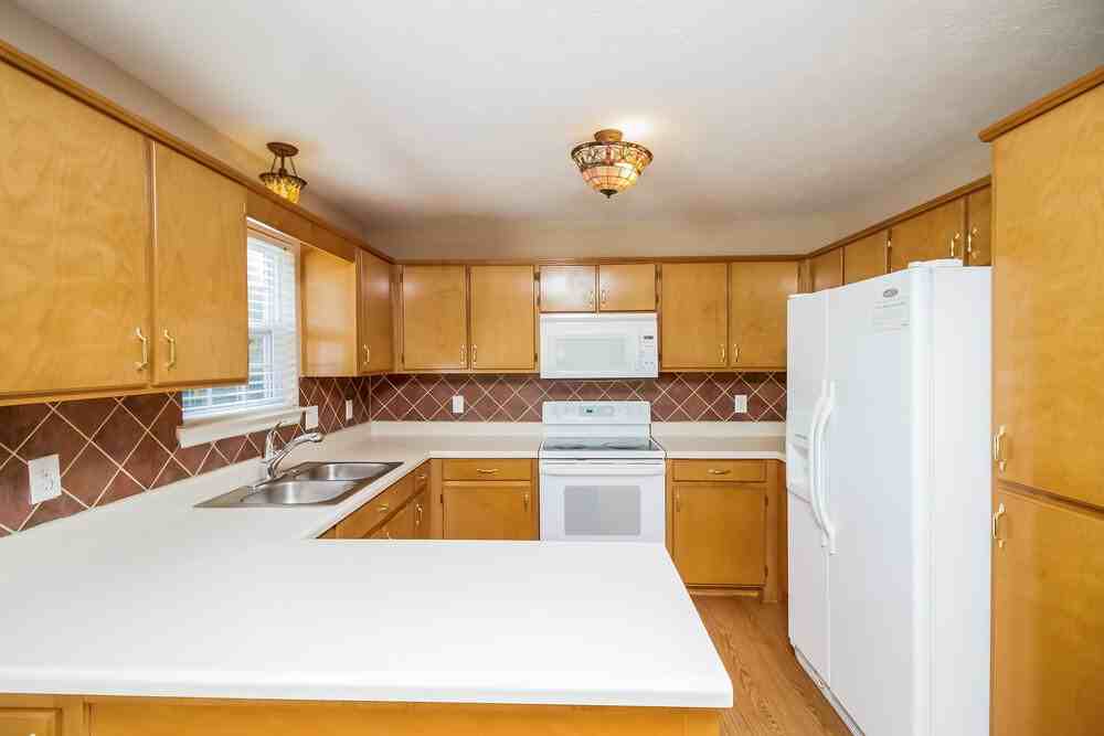 704 Parrish Pt - Photo 5 of 15