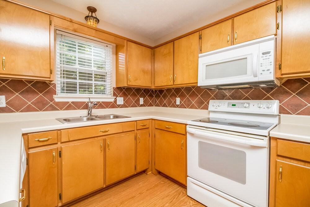 704 Parrish Pt - Photo 6 of 15