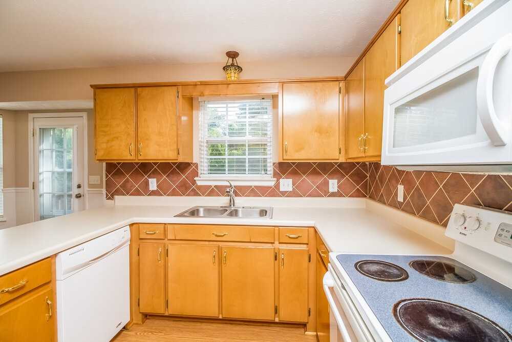 704 Parrish Pt - Photo 7 of 15