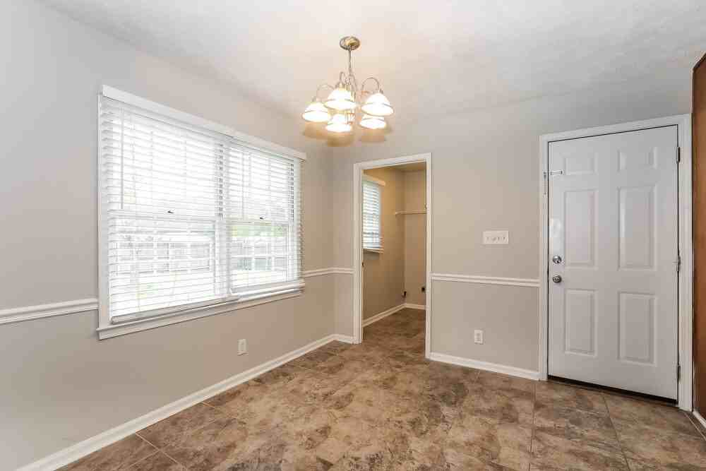 3568 Fernbrook Dr - Photo 5 of 16