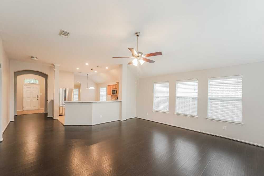 8011 Thorncroft Manor Ln - Photo 5 of 19