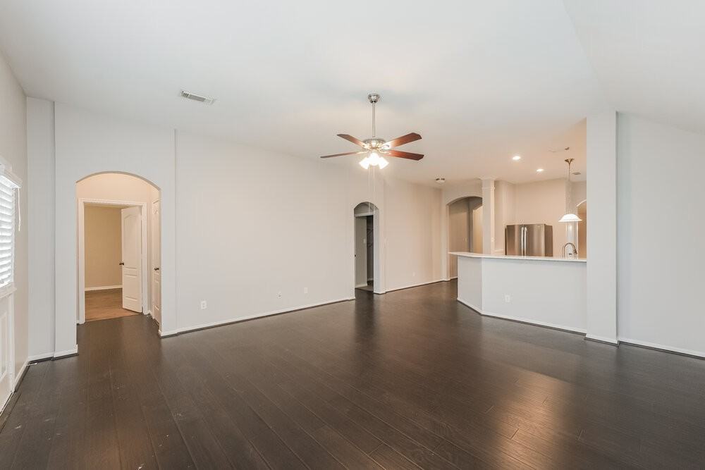 8011 Thorncroft Manor Ln - Photo 6 of 19
