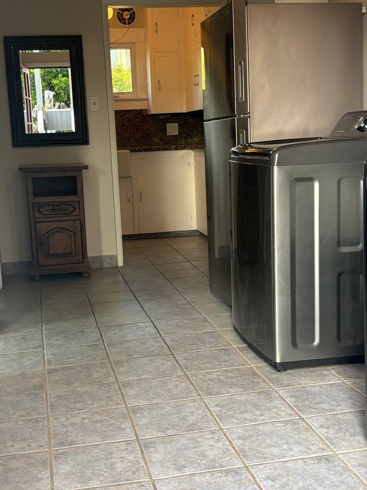 1390 W 15th St - Photo 4 of 21