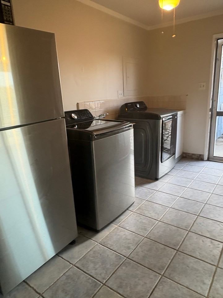 1390 W 15th St - Photo 5 of 21