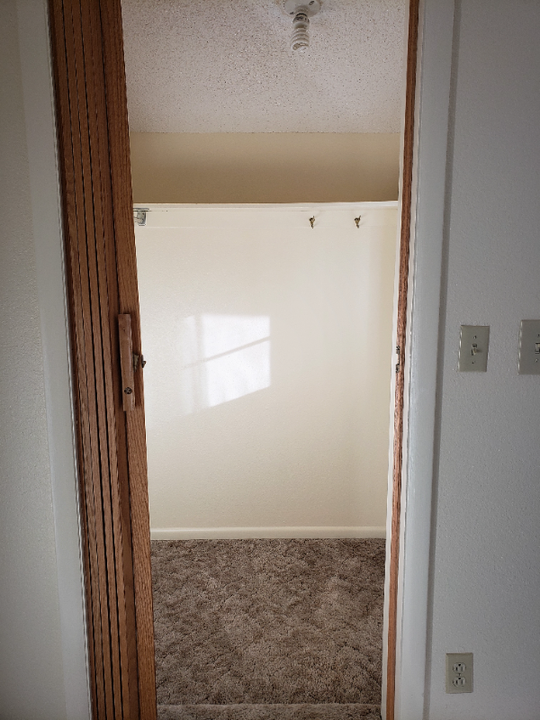 1323 Walnut St - Photo 4 of 18