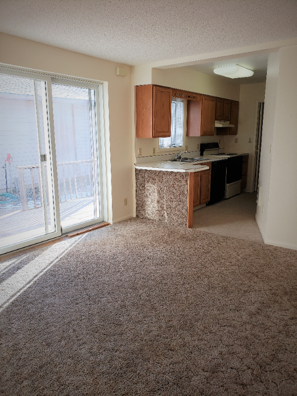 1323 Walnut St - Photo 5 of 18