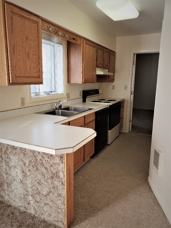 1323 Walnut St - Photo 6 of 18