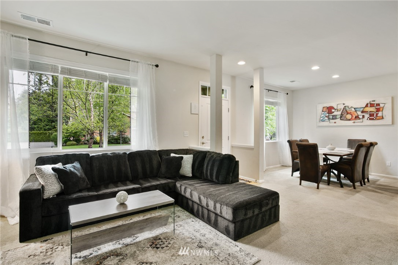 4703 Strathmore Cir Sw - Photo 3 of 18
