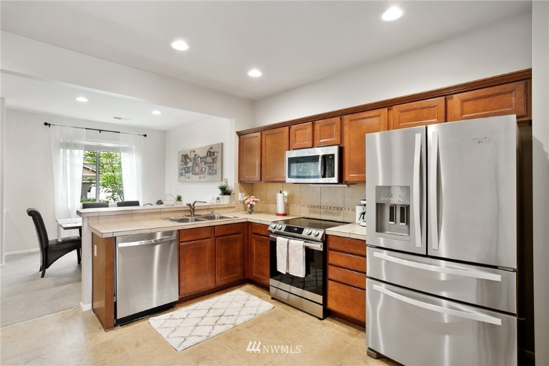 4703 Strathmore Cir Sw - Photo 4 of 18