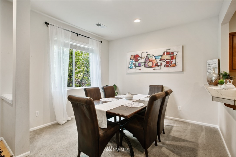 4703 Strathmore Cir Sw - Photo 6 of 18
